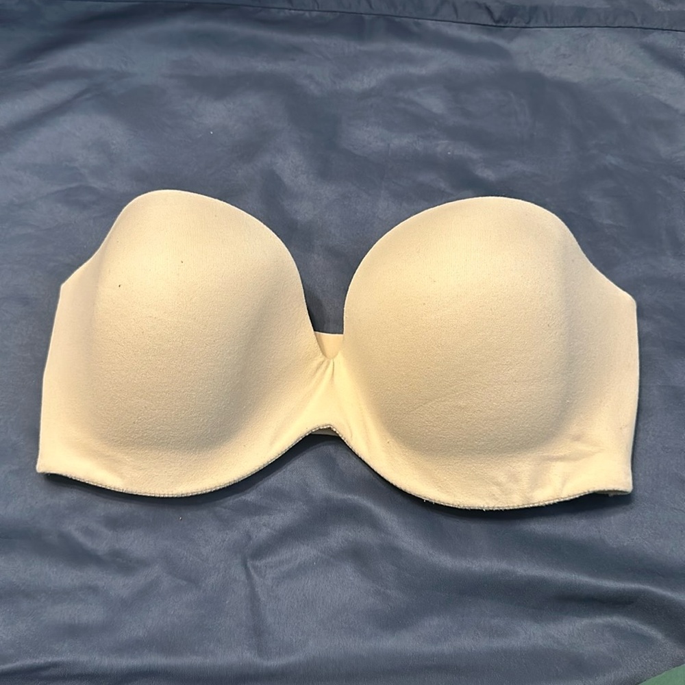 Fine lines strapless bra 36E